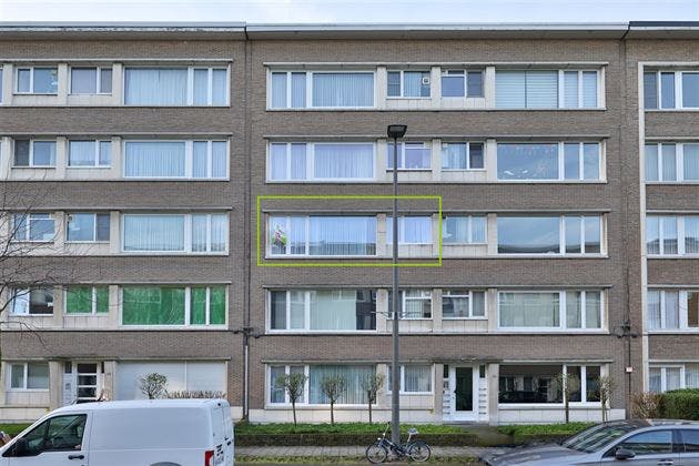 Lichtrijk appartement met 2 slaapkamers en klein terras